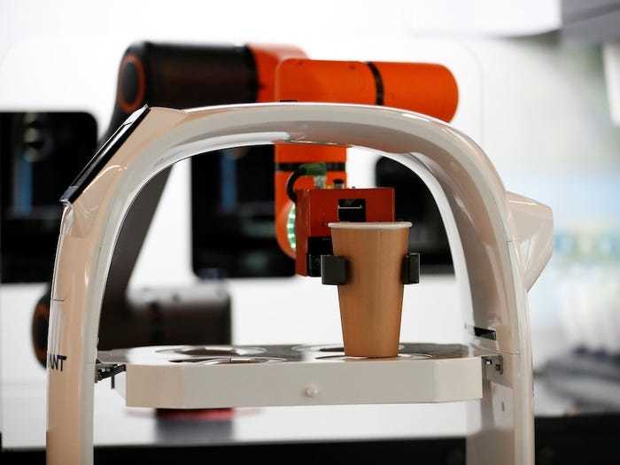 Robot pha cà phê từ A tới Z tại Hàn Quốc