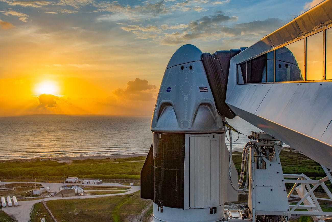 Xem trực tiếp sự kiện phóng tàu vũ trụ chở người đầu tiên của SpaceX
