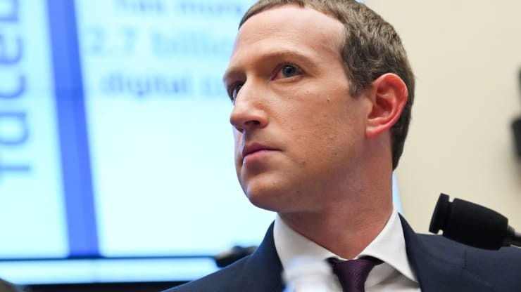 Mark Zuckerberg cuối cùng cũng phải nhượng bộ