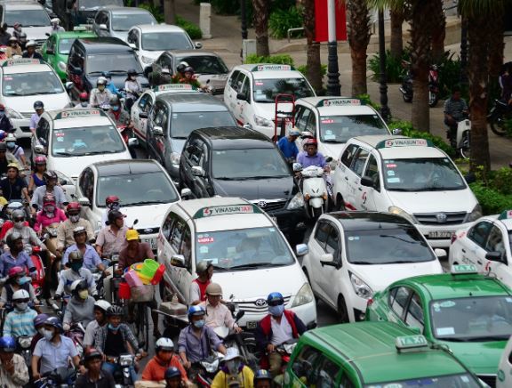 Xe kinh doanh đổi biển vàng: Thủ tục đổi biển cần đơn giản, nhanh gọn