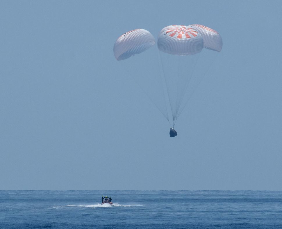 SpaceX về Trái đất thành công, hoàn thành sứ mệnh lịch sử của người Mỹ