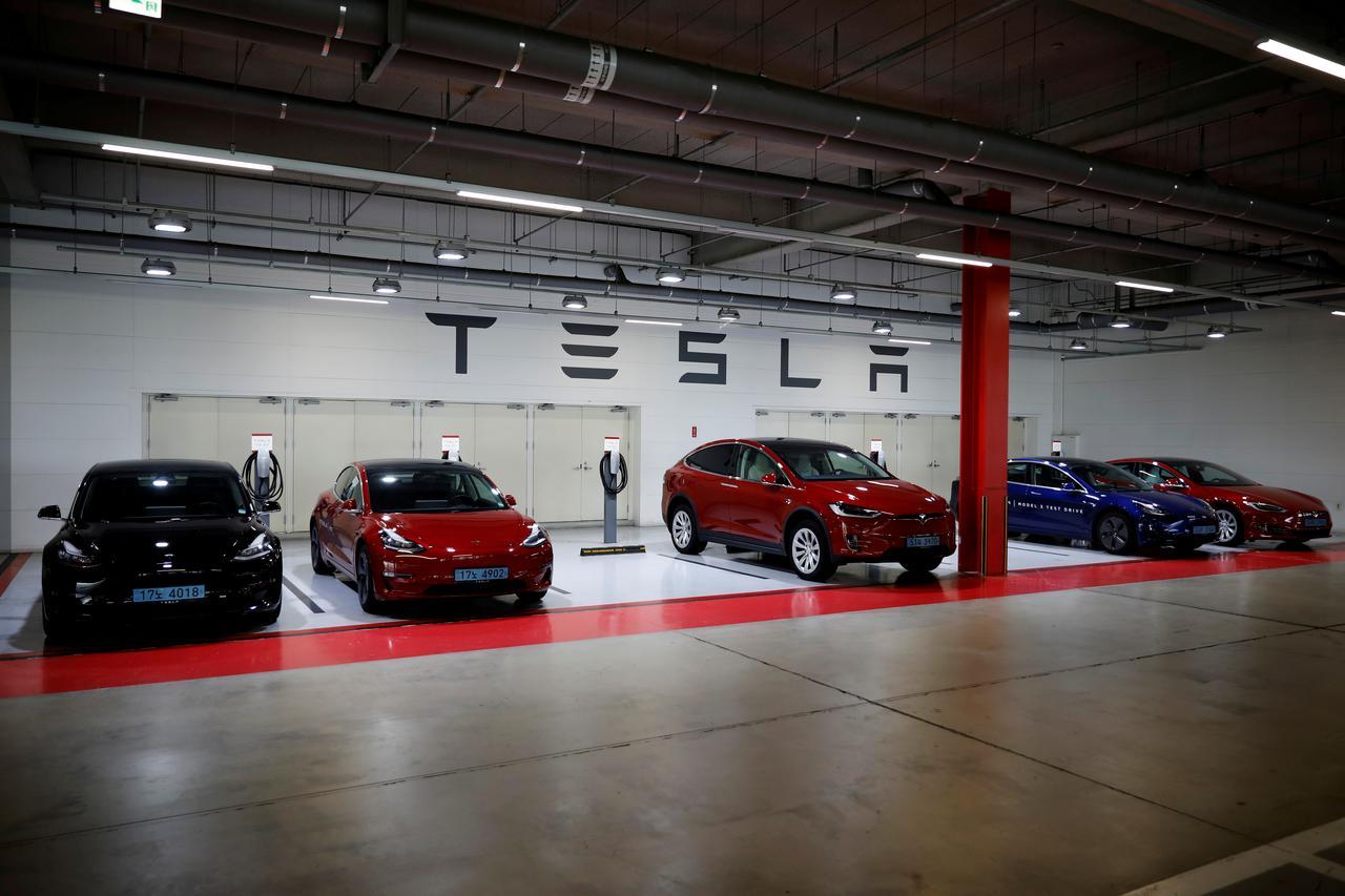 Tesla chờ cấp phép thiết bị phát hiện trẻ trên ô tô