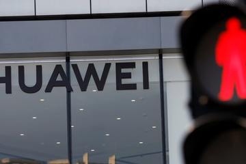 Huawei trước ‘thời khắc sinh tử’: Những cuộc gọi 4 giờ sáng không còn bất thường
