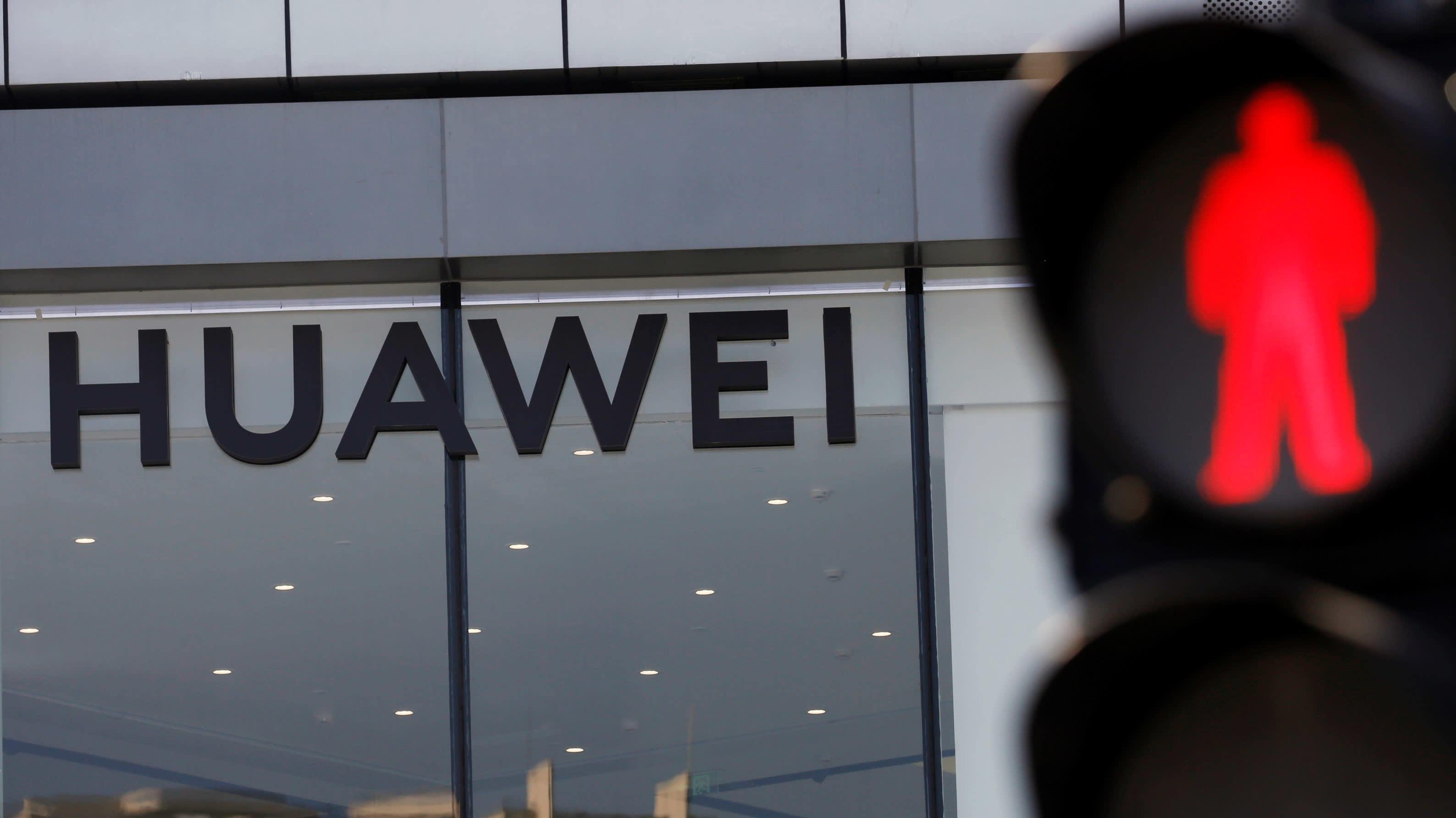 Huawei trước ‘thời khắc sinh tử’: Những cuộc gọi 4 giờ sáng không còn bất thường