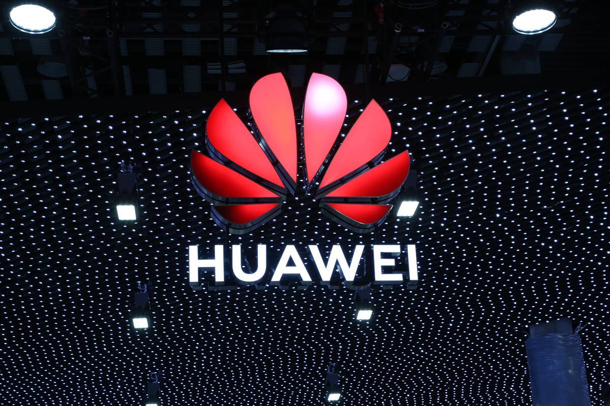 Huawei lên 'đám mây' để tìm đường sống