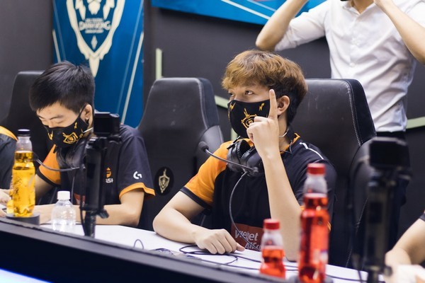 ĐTDV mùa Đông 2020 tuần 2: Team Flash đòi lại ngôi đầu bảng từ tay Saigon Phantom