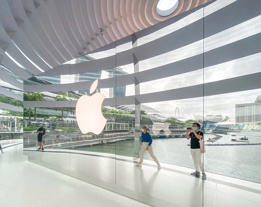Bên trong Apple Store nổi trên vịnh ở Singapore