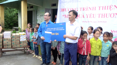 Tuổi trẻ MobiFone đóng góp “Món quà yêu thương” tới học sinh địa đầu Tổ quốc
