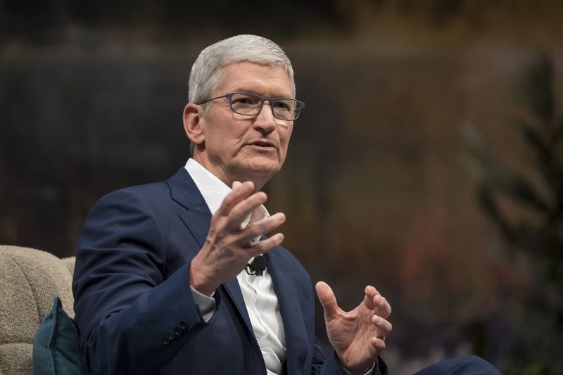 Tim Cook được thưởng tới 1 triệu cổ phiếu Apple