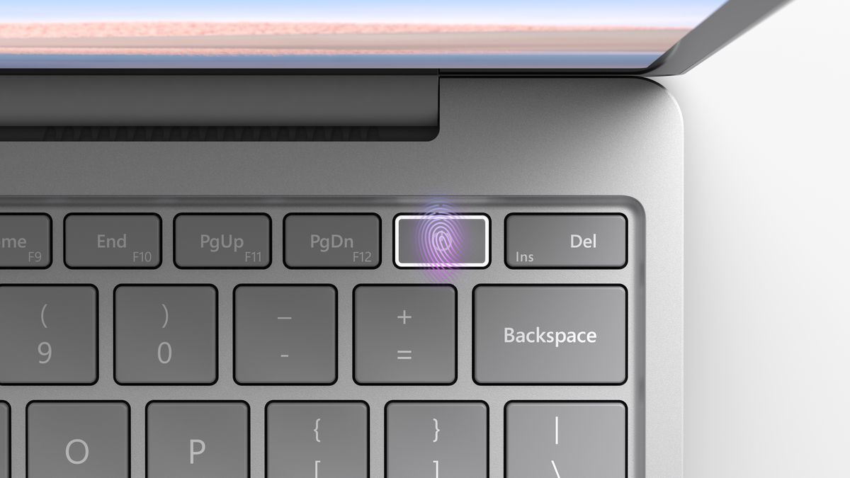 Microsoft tấn công MacBook Air bằng laptop Surface mới, giá 549 USD