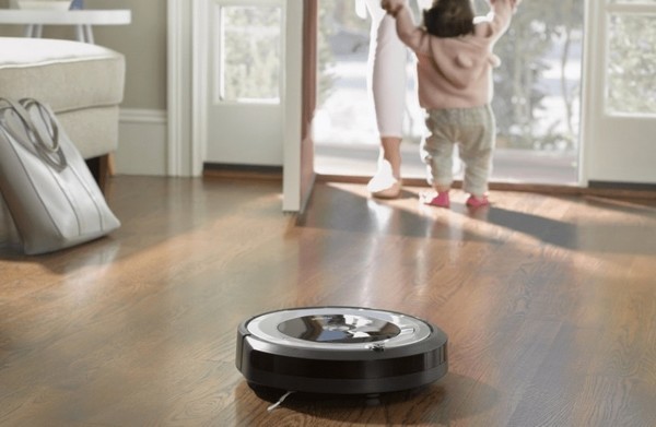 Chọn máy hút bụi hay robot hút bụi thông minh?