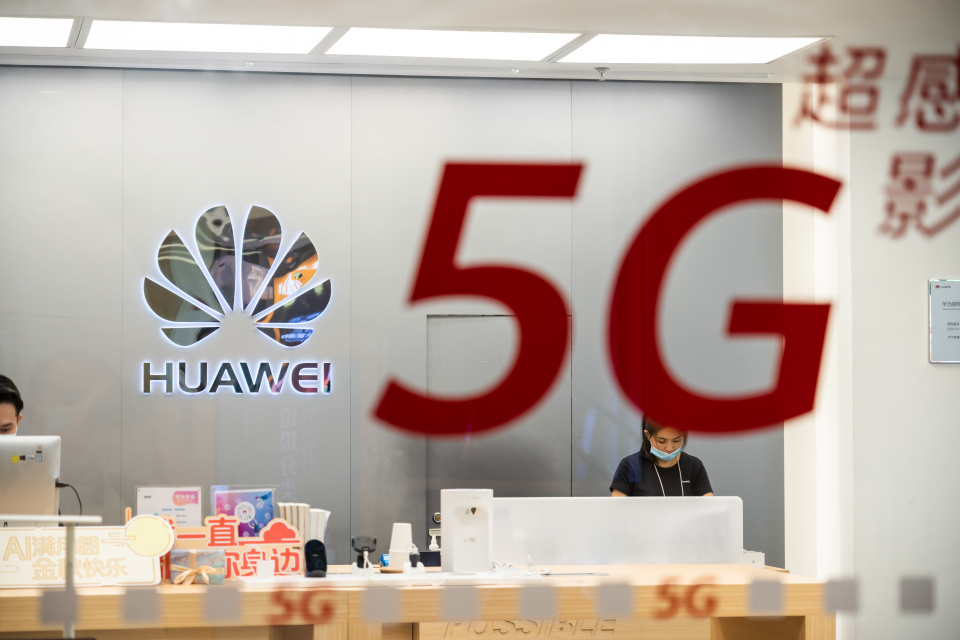 Anh tố Huawei câu kết với Bắc Kinh, cân nhắc loại bỏ sớm hơn dự kiến