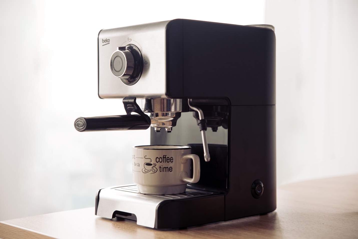 Máy pha cà phê tự động giá 2,99 triệu đồng