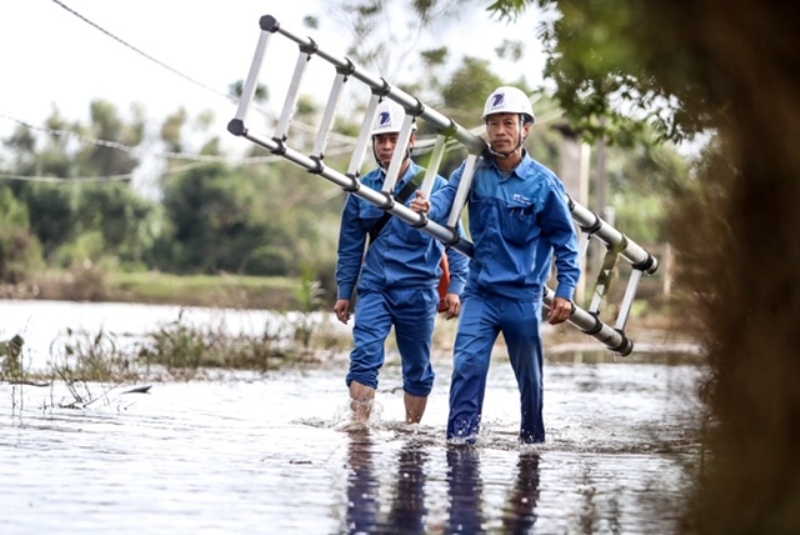 VNPT hỗ trợ khách hàng, chung tay khắc phục thiệt hại do bão lũ tại miền Trung