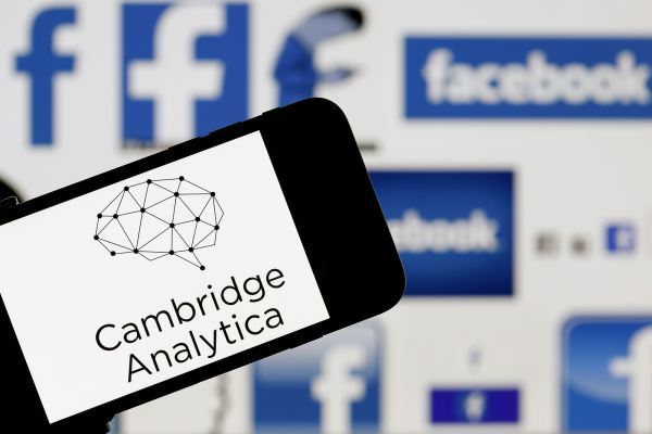 Facebook lại gặp rắc rối từ vụ bê bối dữ liệu Cambridge Analytica