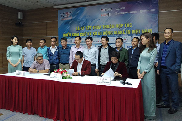Hợp tác phát triển giải pháp ký số di động “Make in Vietnam”