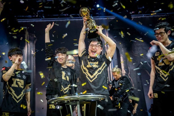 Vì sao tuyển thủ eSports thường giải nghệ sớm?