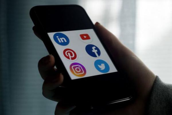 Quốc hội Nga thông qua dự thảo luật ngăn chặn Twitter, Facebook và YouTube