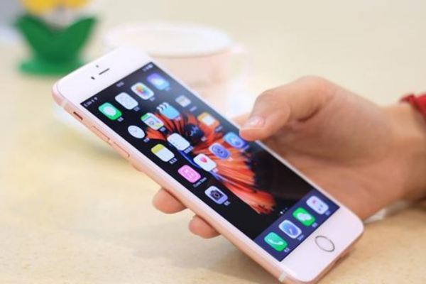 Apple bị kiện với cáo buộc nâng cấp phần mềm làm chậm iPhone