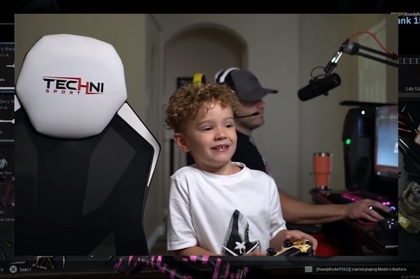 Thần đồng 6 tuổi bị khóa tài khoản ngay trên sóng livestream