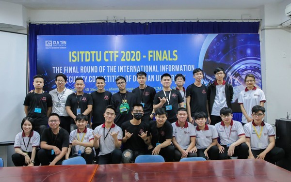 Zepto Team vô địch ISITDTU CTF 2020, nhận 40 triệu đồng tiền thưởng