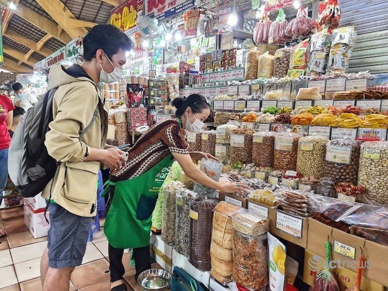 Digitalization at Saigon's oldest market
