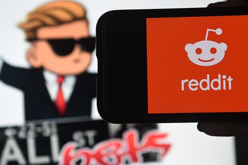 Reddit dốc tiền mua quảng cáo trận bóng lớn để gửi thông điệp vụ GameStop