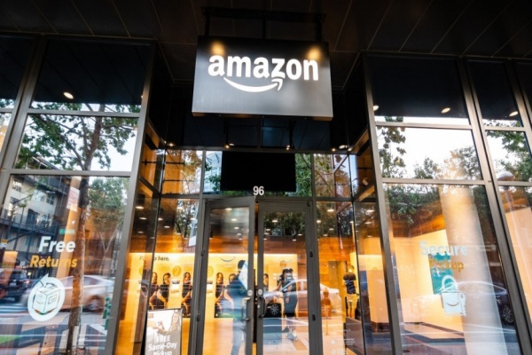 Doanh thu ngày của Amazon vượt quá 1 tỷ USD trong năm 2020