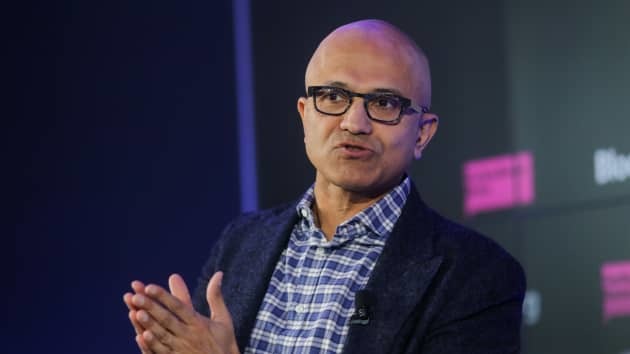 CEO Microsoft: ‘Nâng nhóm mình lên, hạ người khác xuống’ không phải là lãnh đạo