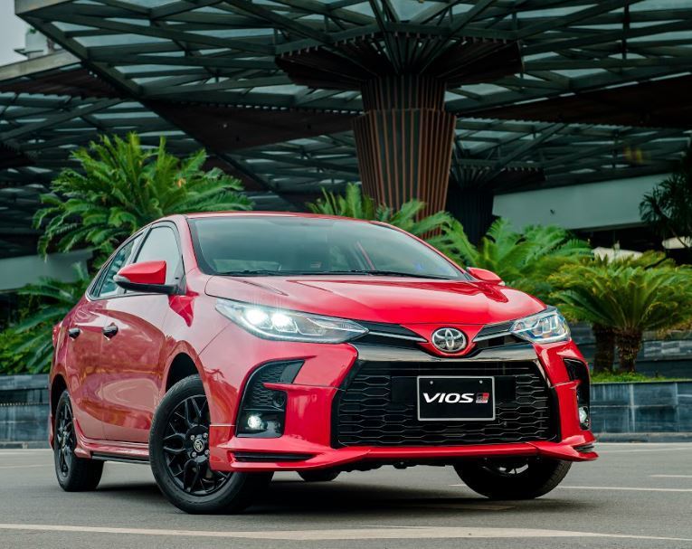 Top xe bán chạy: VinFast Fadil lần đầu giữ 'ngôi vương', Toyota Vios gần cuối bảng