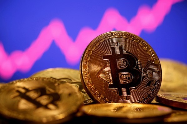 Bitcoin lập đỉnh mới 60.000 USD lần đầu tiên trong lịch sử