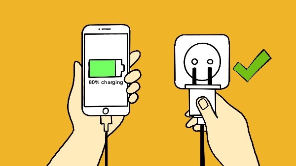 Có nên sạc điện thoại qua đêm?