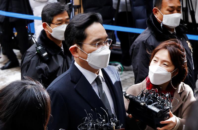 ‘Thái tử Samsung’ vỡ ruột thừa, hoãn phiên tòa xét xử sang tháng 4