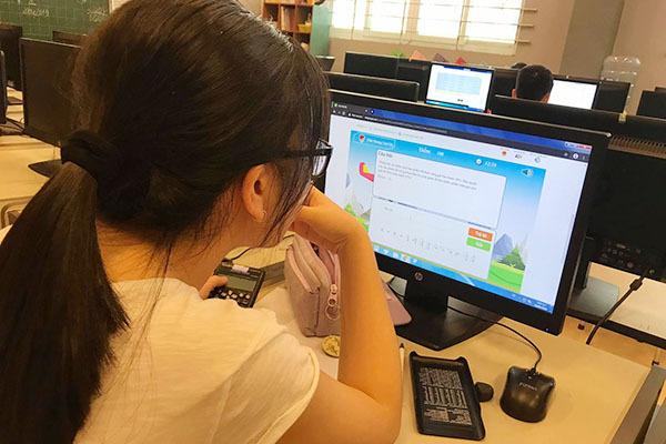 Gần 12.000 học sinh sắp thi chung kết giải Toán, Vật lý qua Internet