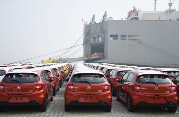 Ô tô nhập khẩu nguyên chiếc về Việt Nam tăng hơn gấp đôi
