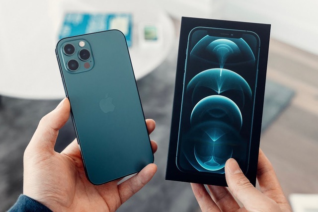 Liên tục giảm giá, iPhone 12 Pro Max hàng cũ vẫn bị người dùng ngó lơ