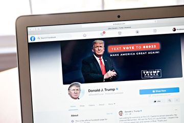 Facebook vẫn cấm ông Trump nhưng phải xem lại quyết định