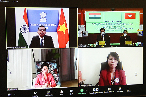 Bộ trưởng Nguyễn Mạnh Hùng trao tặng 100 máy thở cho nhân dân Ấn Độ