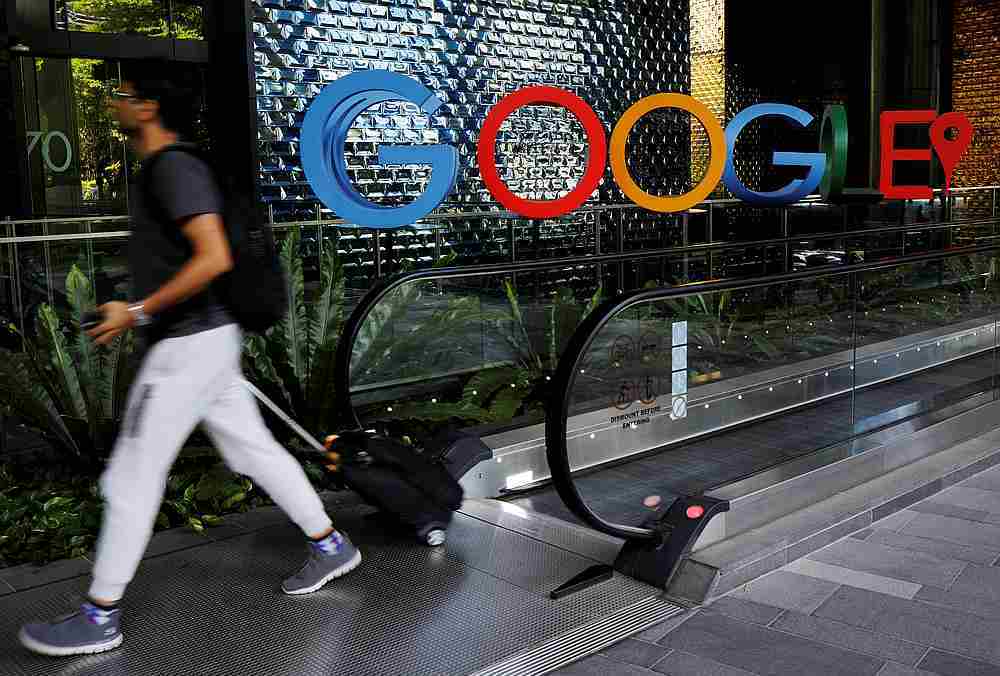 Thêm một hãng truyền thông Úc ký thỏa thuận béo bở với Facebook, Google