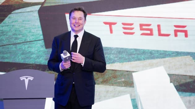 Tesla tăng giá ô tô điện do áp lực của chuỗi cung ứng