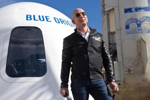 Rủi ro Jeff Bezos phải đối mặt khi bay lên trời là gì?
