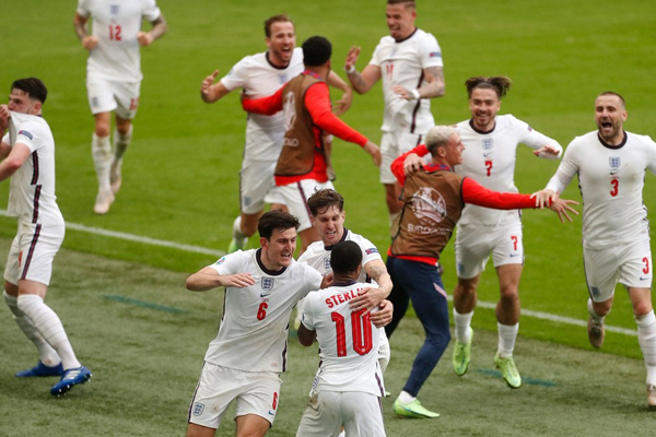 Ronaldo rủ Mbappe về nước và loạt ảnh hài hước vòng 1/16 Euro 2020 lan truyền trên mạng
