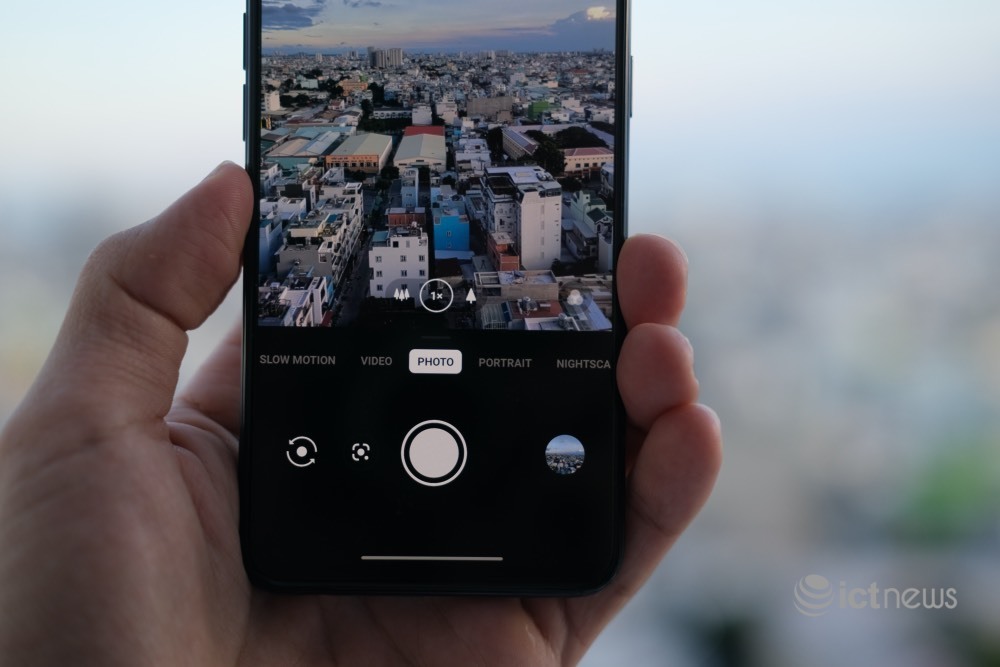 Hình ảnh chi tiết điện thoại 5G mới của OnePlus tại Việt Nam