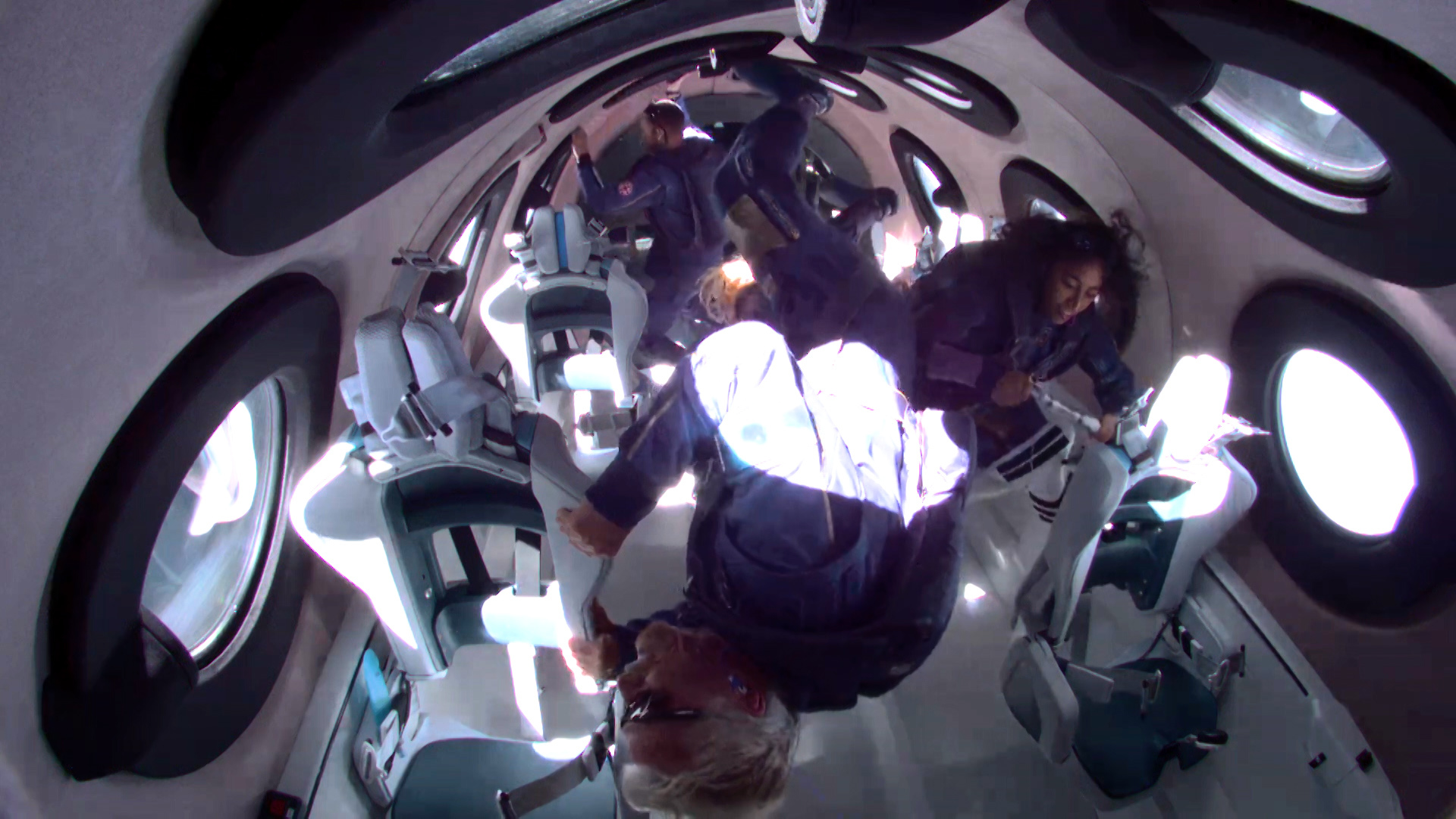 Tỷ phú Richard Branson hoàn thành chuyến bay lịch sử vào vũ trụ