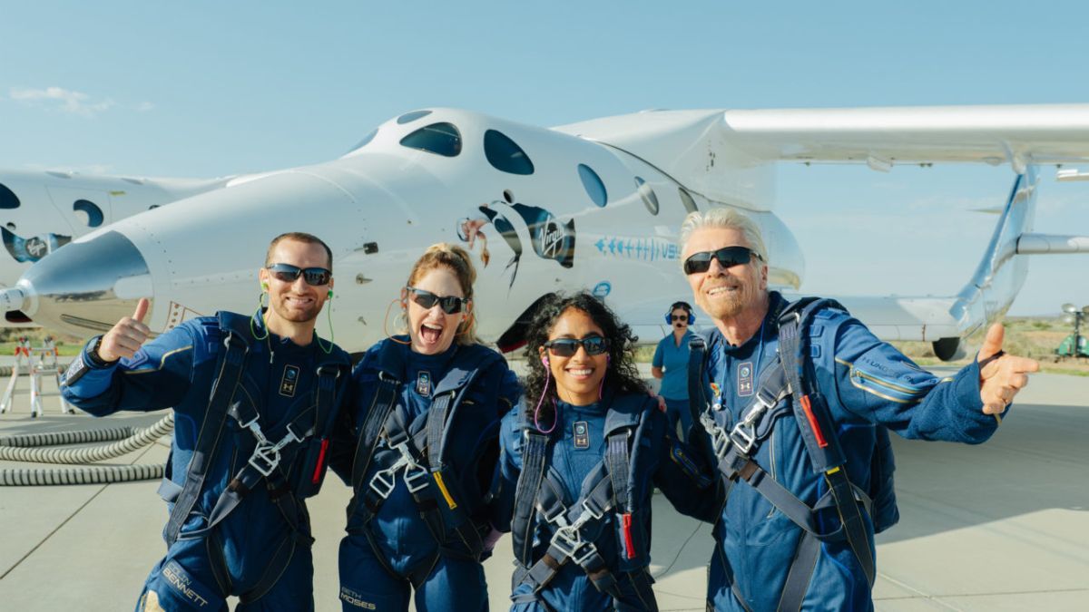 Tỷ phú Richard Branson hoàn thành chuyến bay lịch sử vào vũ trụ