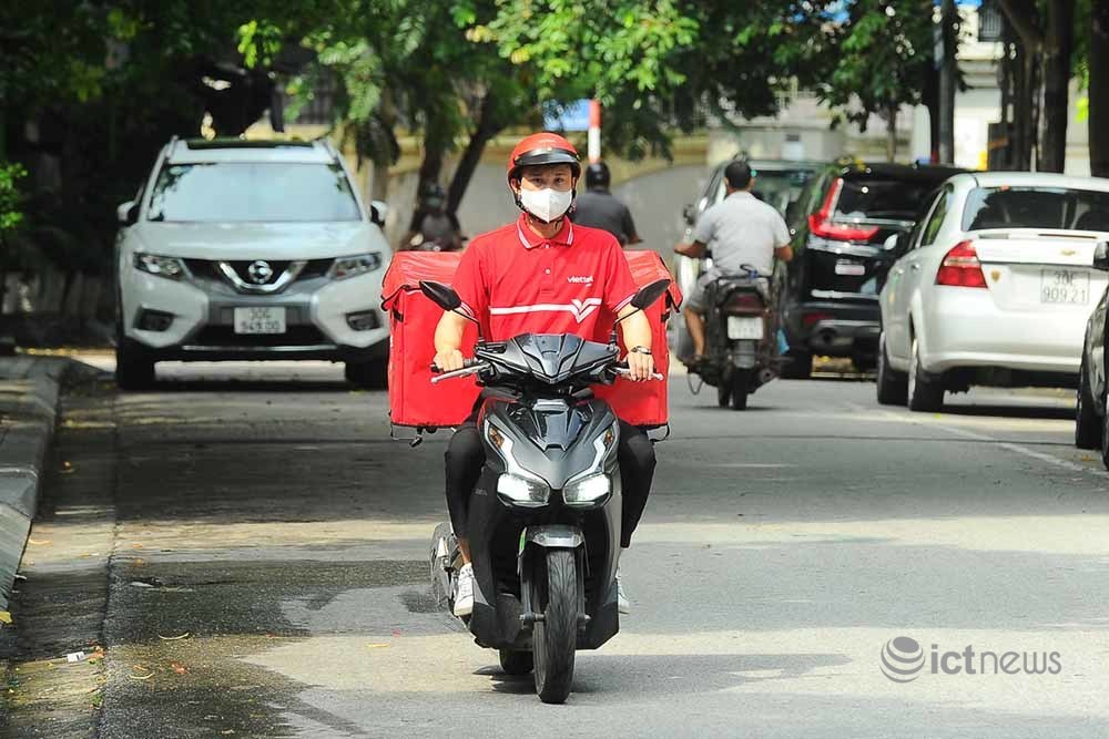 Hơn 4.000 bưu tá Vietnam Post, Viettel Post đã được cấp mã hoạt động trong giãn cách tại Hà Nội