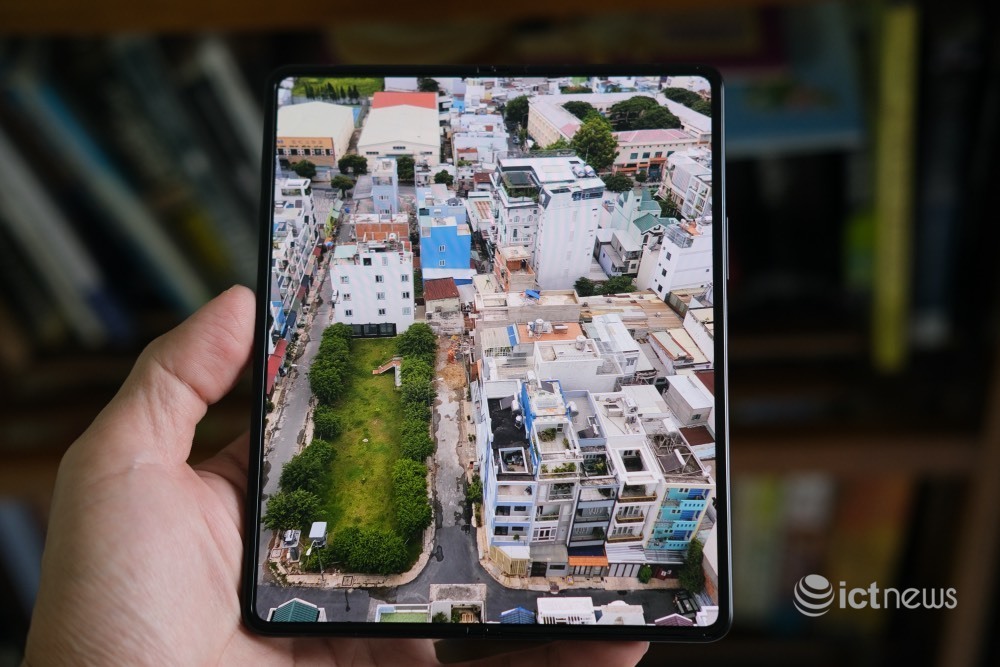 Hình ảnh và video đầu tiên về Galaxy Z Fold3 5G tại Việt Nam