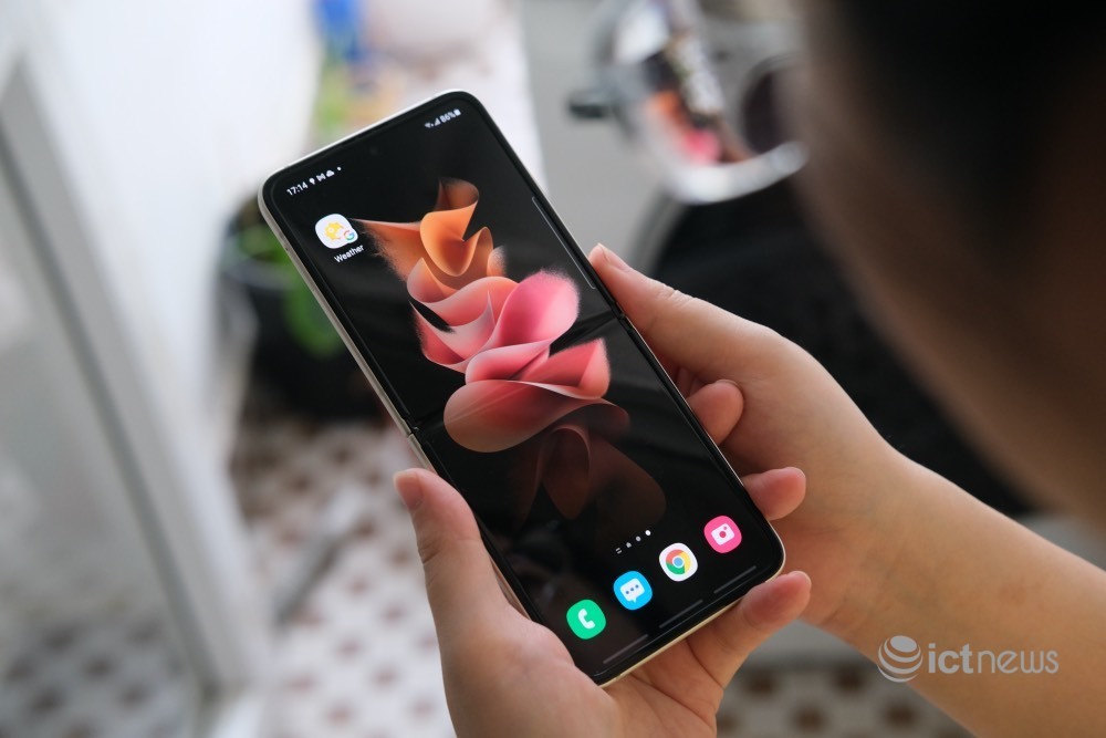 Điện thoại thời trang Galaxy Z Flip3 5G của Samsung có gì mới?