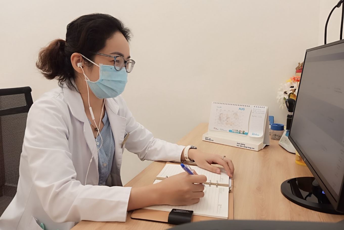Hà Nội tư vấn chăm sóc sức khỏe cho người mắc Covid-19 qua tổng đài 1022