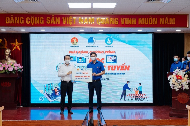 MobiFone đồng hành cùng chương trình “Cùng em học trực tuyến”  với gói hỗ trợ hàng chục tỷ đồng